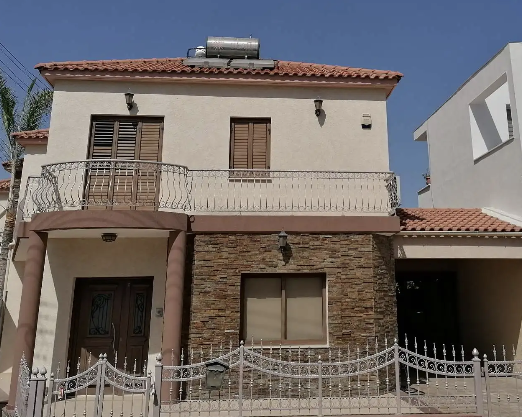 ΕΝΟΙΚΙΑΖΕΤΑΙ ΟΙΚΙΑ ΤΡΙΩΝ ΥΠΝΟΔΩΜΑΤΙΩΝ ΣΤΟΝ ΥΨΩΝΑ ΣΤΗ ΛΕΜΕΣΟ – ID 002175103